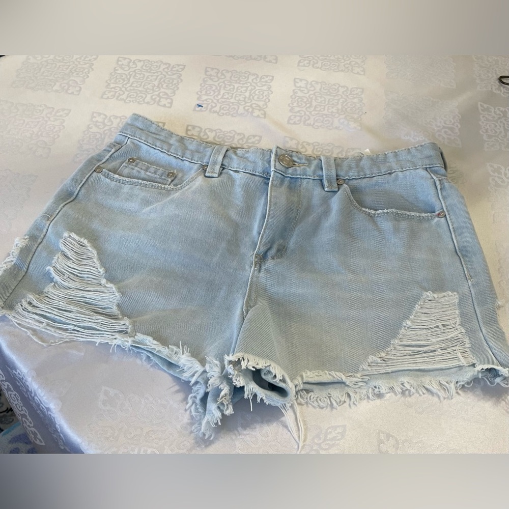 Indigo Rein women’s high rise light blue distressed jeans shorts size 9/28